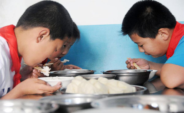 學(xué)生營養(yǎng)餐配送變成了“問題餐”誰來負(fù)責(zé)？